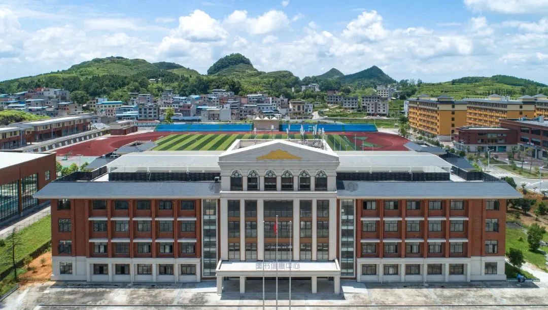 DeepSeek通知你，报读贵州铜仁数据职业学院的10大优势！